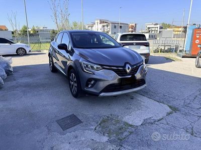 Usata Renault Captur 100 CV (73 kW) 2020 Grigio SUV