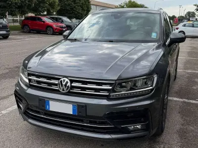 Usata VW Tiguan R-line 150 CV (110 kW) 2019 Grigio SUV