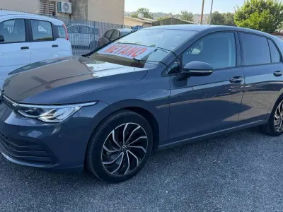 Usata VW Golf VIII Life 131 CV (96 kW) 2022 Dolphin grey met. Berlina