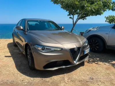 Usata Alfa Romeo Giulia 160 CV (117 kW) 2018 Grigio Berlina