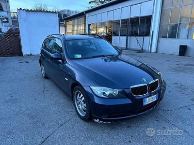 Begagnad BMW 318 122 HK (89 kW) 2006 Blå Kombi