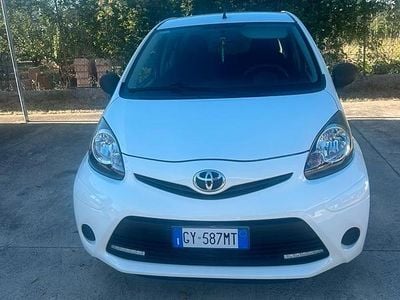 Usata Toyota Aygo 69 CV (50 kW) 2013 Bianco Utilitaria