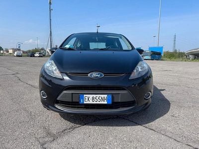 Begagnad Ford Fiesta 70 HK (51 kW) 2011 Svart Sedan