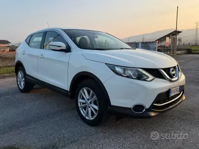 Usata Nissan Qashqai N-Connecta 110 CV (80 kW) 2016 Bianco SUV