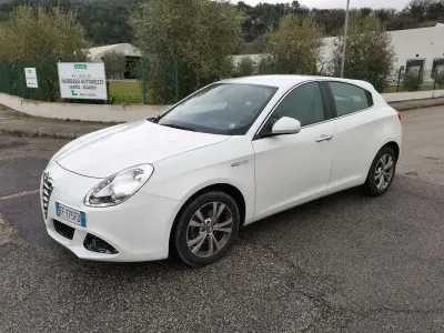 Usata Alfa Romeo Giulietta Distinctive 105 CV (77 kW) 2011 Bianco Utilitaria