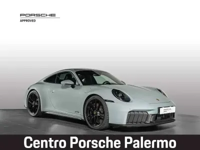 Usata Porsche 992 525 CV (386 kW) 2025 Shade green Coupé