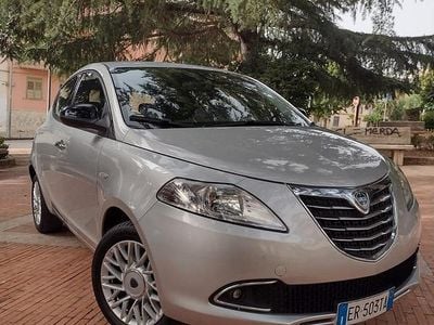 Usata Lancia Ypsilon 69 CV (50 kW) 2013 Grigio Utilitaria