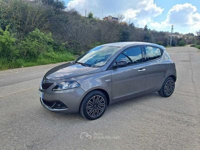 Usata Lancia Ypsilon Gold 69 CV (50 kW) 2023 Gray Utilitaria