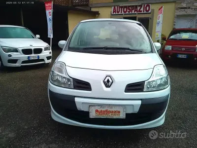 Usata Renault Modus 75 CV (55 kW) 2011 Bianco Monovolume