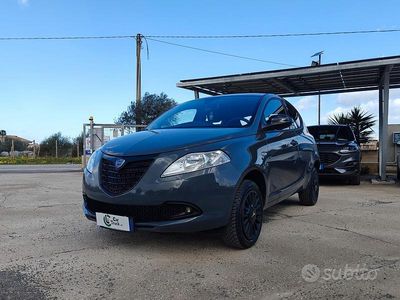 Usata Lancia Ypsilon 86 CV (63 kW) 2014 Grigio Utilitaria
