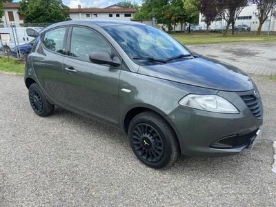 Usata Lancia Ypsilon 85 CV (62 kW) 2015 Grigio Utilitaria
