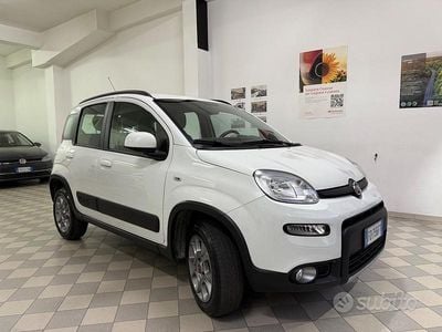 Usata Fiat Panda 4x4 S 95 CV (69 kW) 2016 Bianco Utilitaria