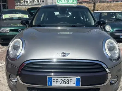 Usata Mini Cooper D Business 116 CV (85 kW) 2018 Grigio Utilitaria