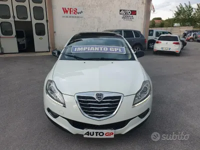 Usado Lancia Delta 120 CV (88 kW) 2013 Blanco Utilitario