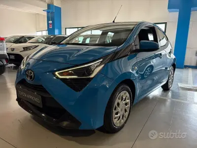 Usata Toyota Aygo Business Edition 72 CV (52 kW) 2020 Cyan met Utilitaria