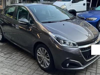 Usata Peugeot 208 Allure 83 CV (61 kW) 2019 Grigio Utilitaria