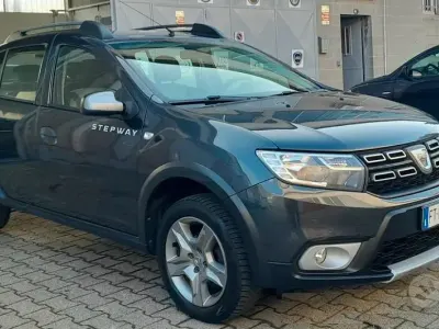 Usata Dacia Sandero Stepway 90 CV (66 kW) 2019 Grigio Berlina
