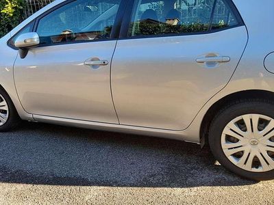 Usata Toyota Auris Sol 90 CV (66 kW) 2011 Argento Utilitaria