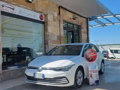 Usata VW Golf VIII Life 110 CV (80 kW) 2021 Bianco Berlina
