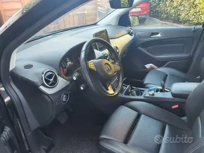 Usata Mercedes B180 109 CV (80 kW) 2017 Nero Utilitaria