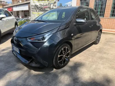 Usata Toyota Aygo 72 CV (52 kW) 2019 Argento Utilitaria