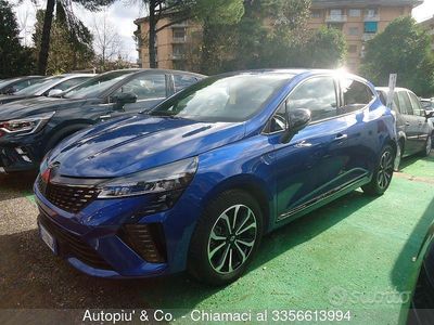 Usata Renault Clio V Techno 100 CV (73 kW) 2025 Blu Berlina