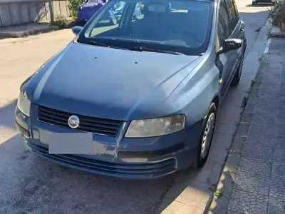 Usata Fiat Stilo 103 CV (75 kW) 2002 Bluazzurro Berlina