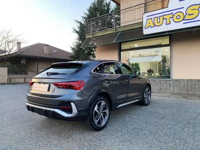 Usata Audi Q3 Sportback S-Line 150 CV (110 kW) 2022 Grigio daytona SUV