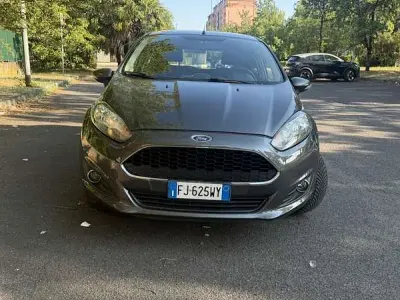 Usata Ford Fiesta 82 CV (60 kW) 2017 Grigio Utilitaria