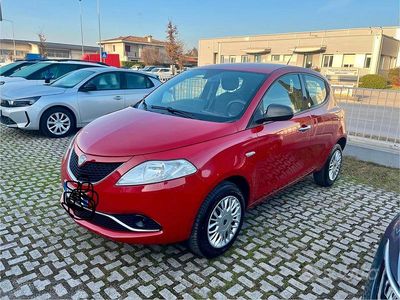 Usata Lancia Ypsilon 71 CV (52 kW) 2017 Rosso Utilitaria