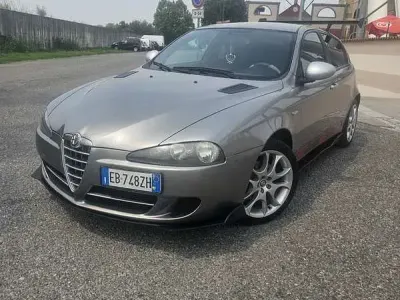 Usata Alfa Romeo 147 Progression 105 CV (77 kW) 2010 Grigio Utilitaria