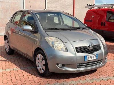 Usata Toyota Yaris 87 CV (63 kW) 2007 Grigio Utilitaria