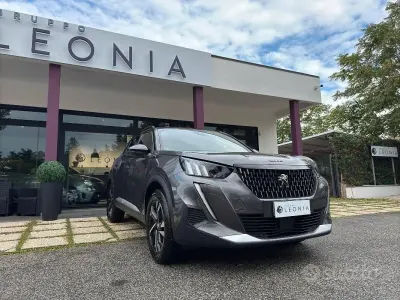 Usata Peugeot 2008 GT 131 CV (96 kW) 2023 Grigio platinum SUV