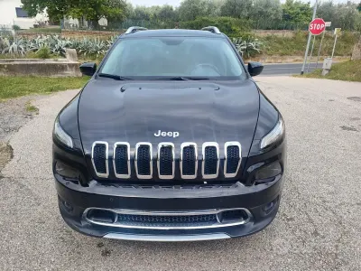 Usata Jeep Cherokee Longitude 140 CV (102 kW) 2015 Nero SUV