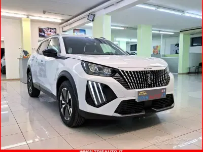 Usata Peugeot 2008 Allure 99 CV (72 kW) 2025 Bianco SUV