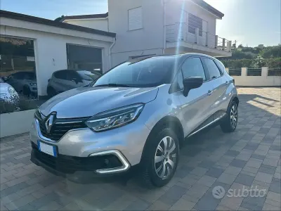 Usata Renault Captur 90 CV (66 kW) 2019 Grigio SUV