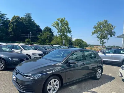 Usata VW Golf VIII Life 131 CV (96 kW) 2022 Urano grey Berlina