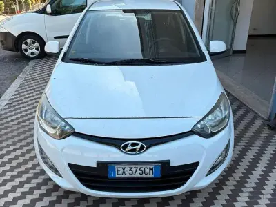 Usata Hyundai i20 Edition 85 CV (62 kW) 2014 Bianco Utilitaria