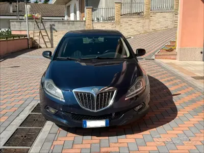 Usata Lancia Delta 105 CV (77 kW) 2010 Blu Utilitaria