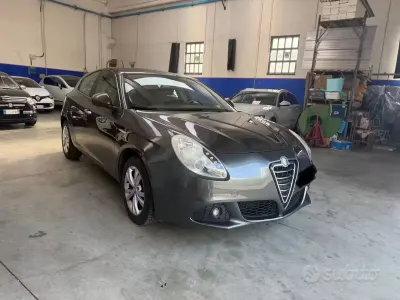 Usata Alfa Romeo Giulietta 120 CV (88 kW) 2010 Grigio Utilitaria