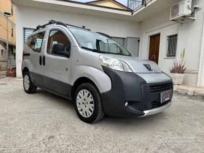 Usata Peugeot Bipper Outdoor 75 CV (55 kW) 2012 Grigio Monovolume