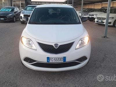 Usata Lancia Ypsilon Platinum 69 CV (50 kW) 2016 Bianco Utilitaria