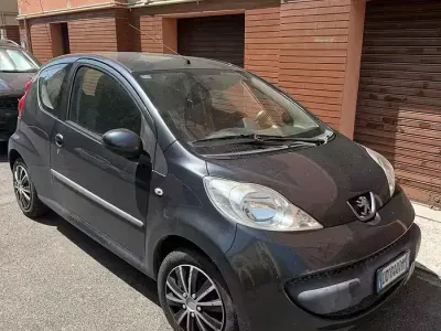 Usata Peugeot 107 68 CV (50 kW) 2006 Grigio Utilitaria
