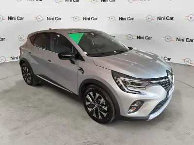 Usata Renault Captur Intens 143 CV (105 kW) 2022 Grigio SUV