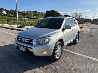Usado Toyota RAV4 136 CV (100 kW) 2008 Gris SUV