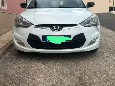 Usata Hyundai Veloster 140 CV (102 kW) 2013 Bianco Utilitaria