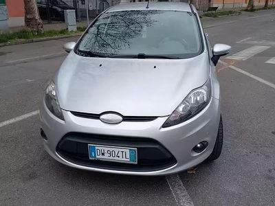 Usata Ford Fiesta Titanium 82 CV (60 kW) 2009 Grigio Utilitaria