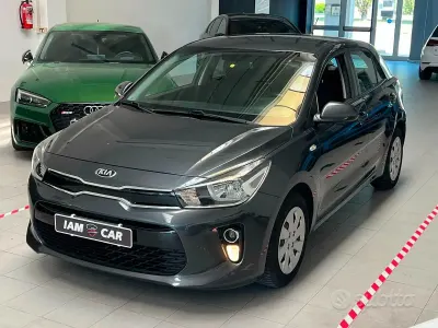 Usata Kia Rio City 84 CV (61 kW) 2017 Grigio Berlina