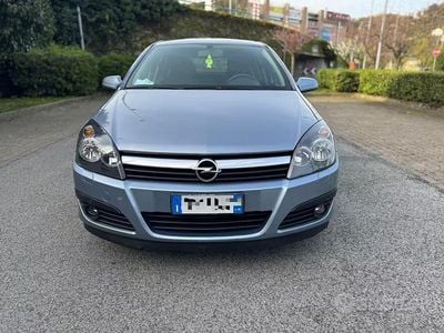 Usata Opel Astra Cosmo 101 CV (74 kW) 2007 Grigio Berlina