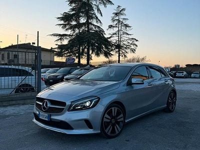 Usata Mercedes A180 Premium 109 CV (80 kW) 2018 Grigio Berlina